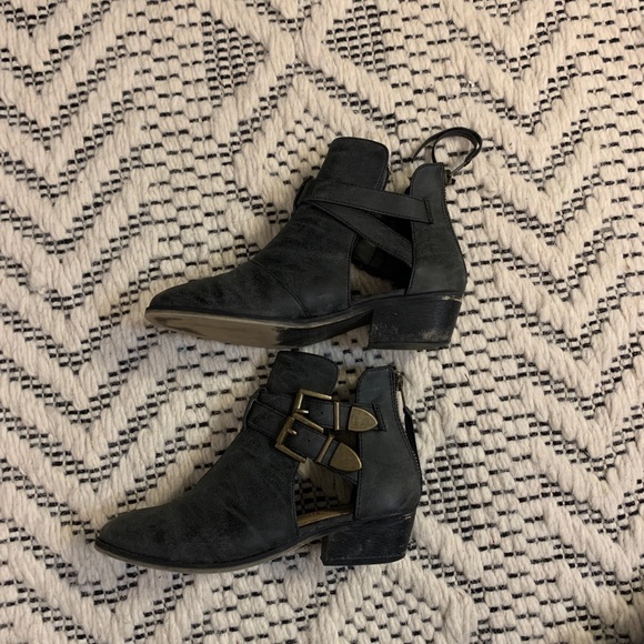 Cut out booties - Picture 3 of 5